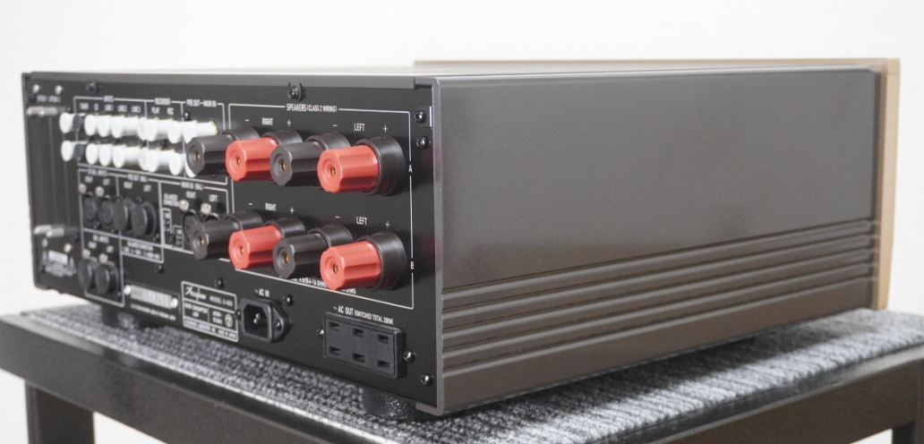 Accuphase E-480 Integrated Amplifier