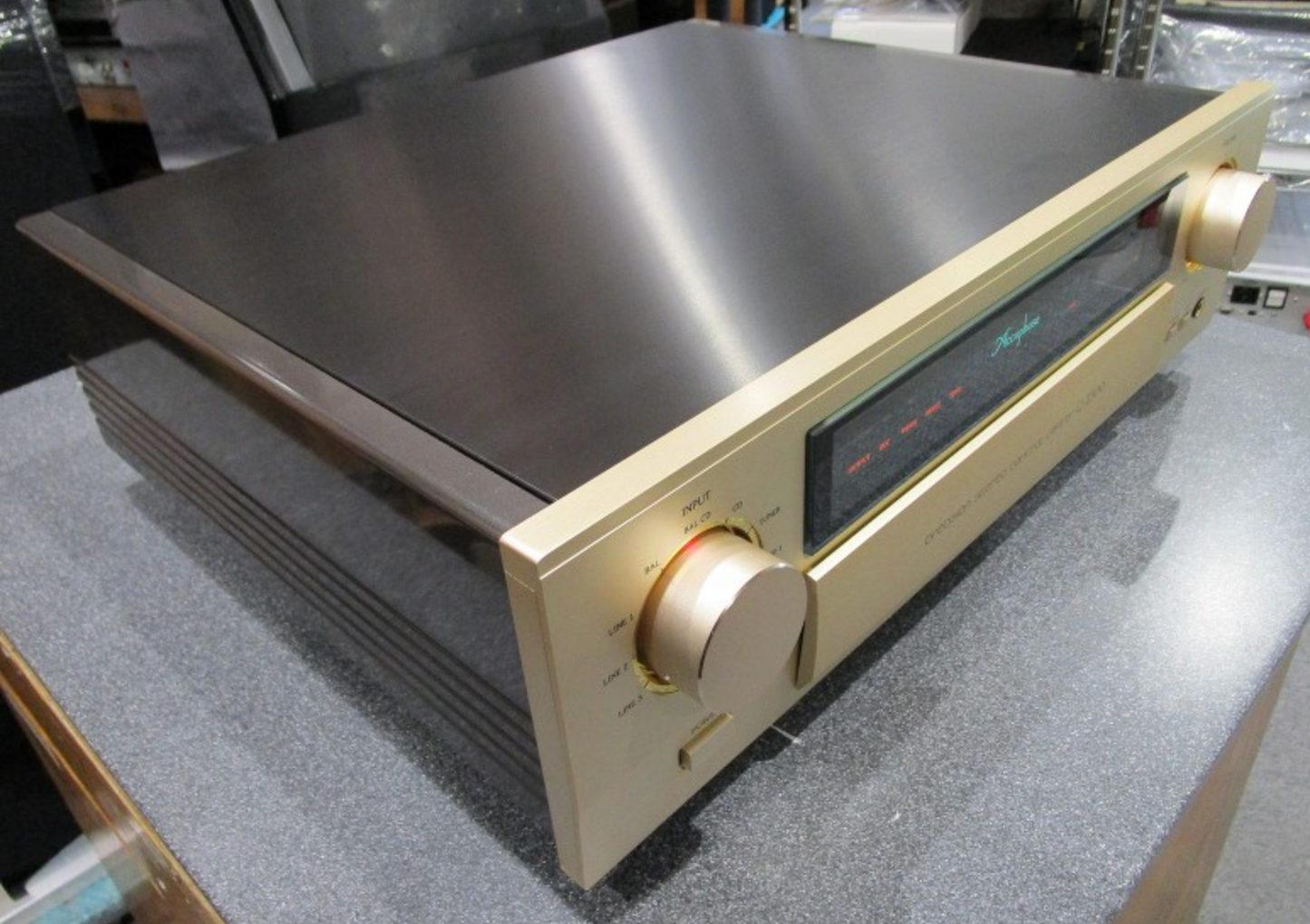 Accuphase C-2300 Control Amplifier