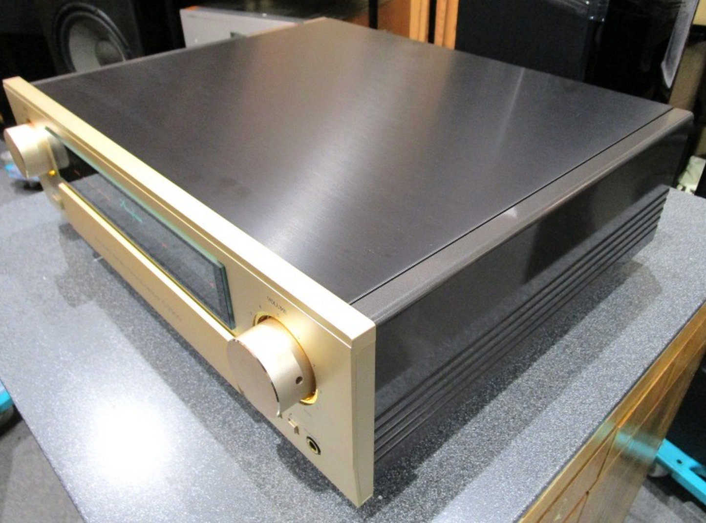 Accuphase C-2300 Control Amplifier
