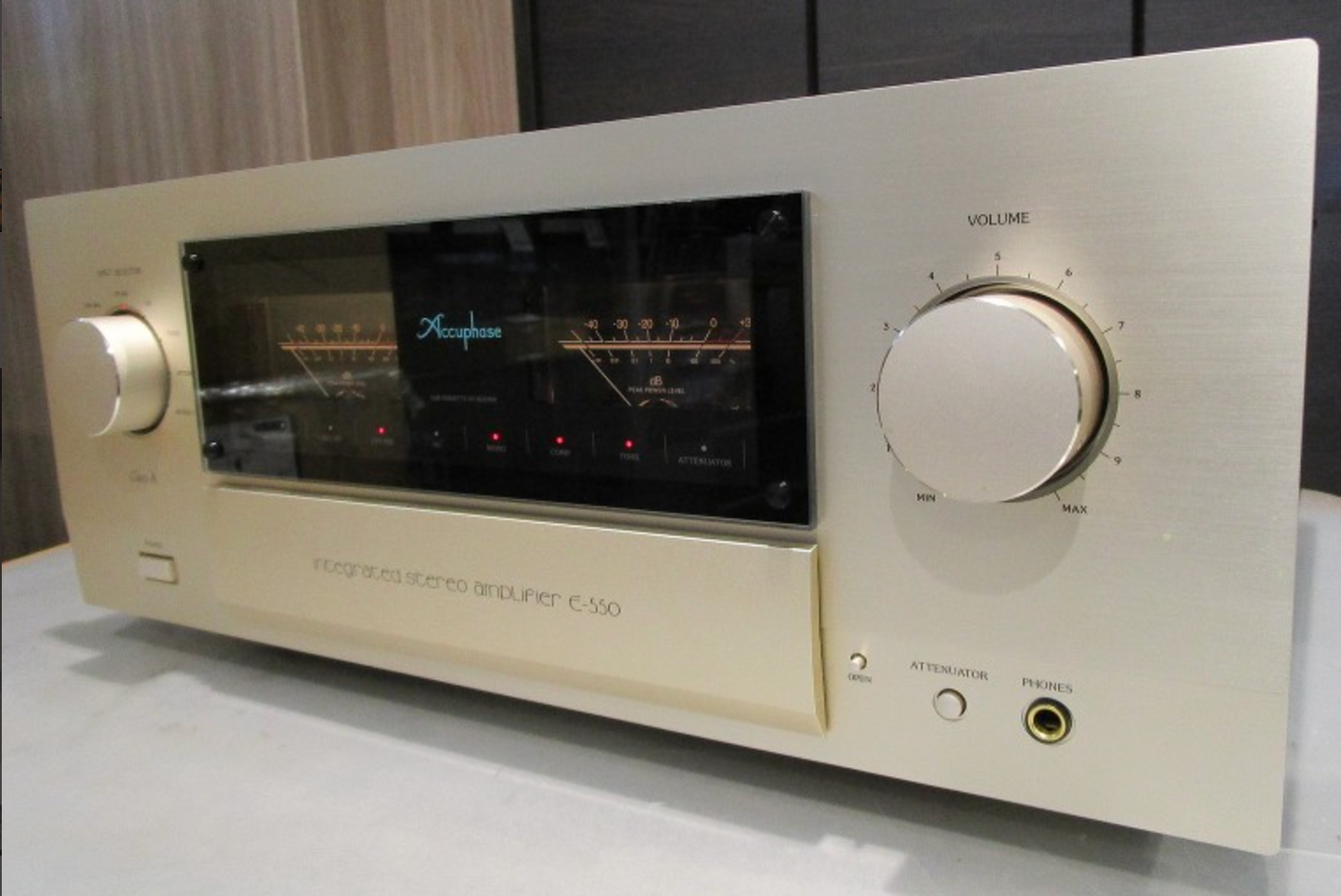 Accuphase E-550 Integrated Amplifier
