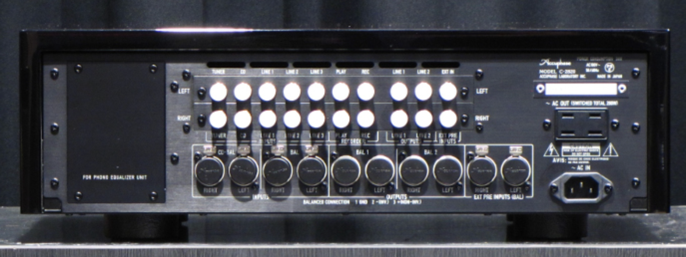 Accuphase C-2820 Control Amplifier