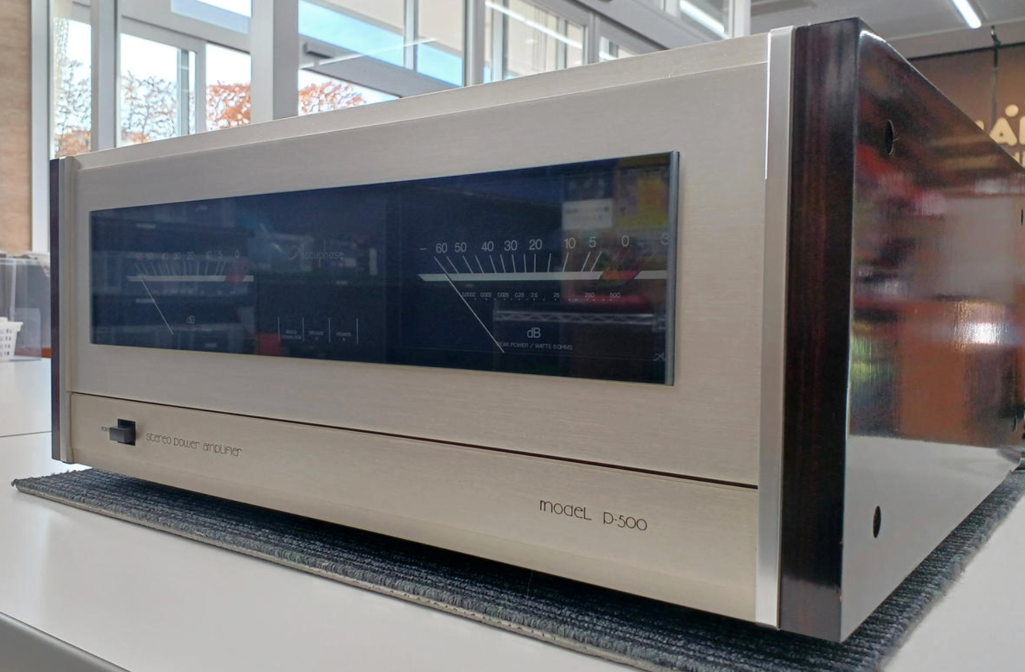 Accuphase P-500 Power Amplifier AC100V/117V/220V/240V 50Hz/60Hz