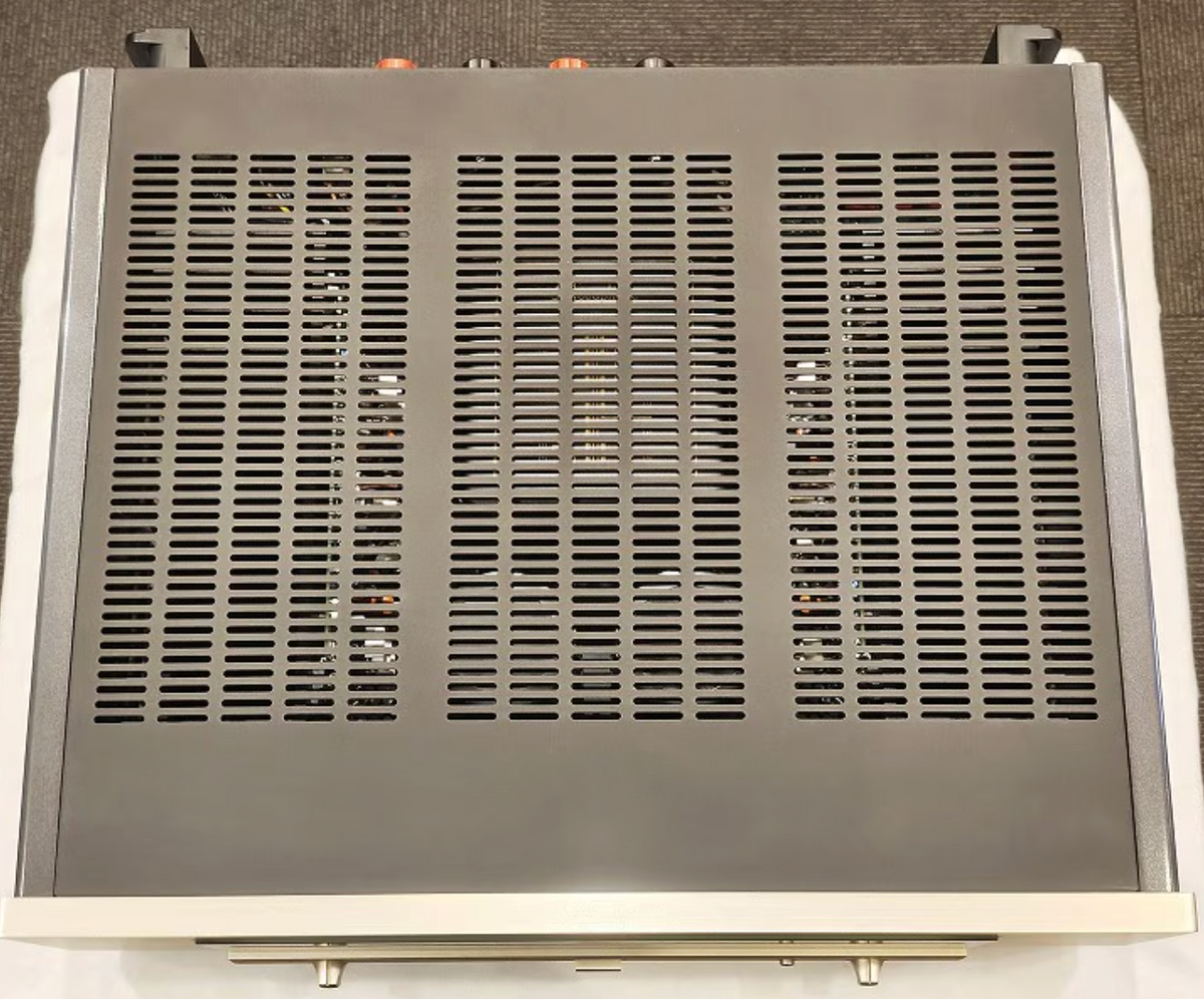 Accuphase A-35 Power Amplifier