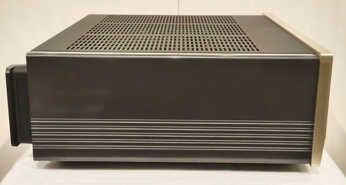 Accuphase A-35 Power Amplifier