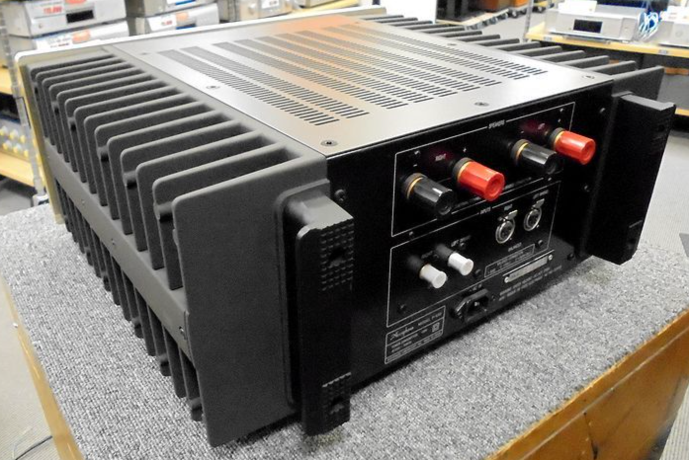 Accuphase P-450 Power Amplifier