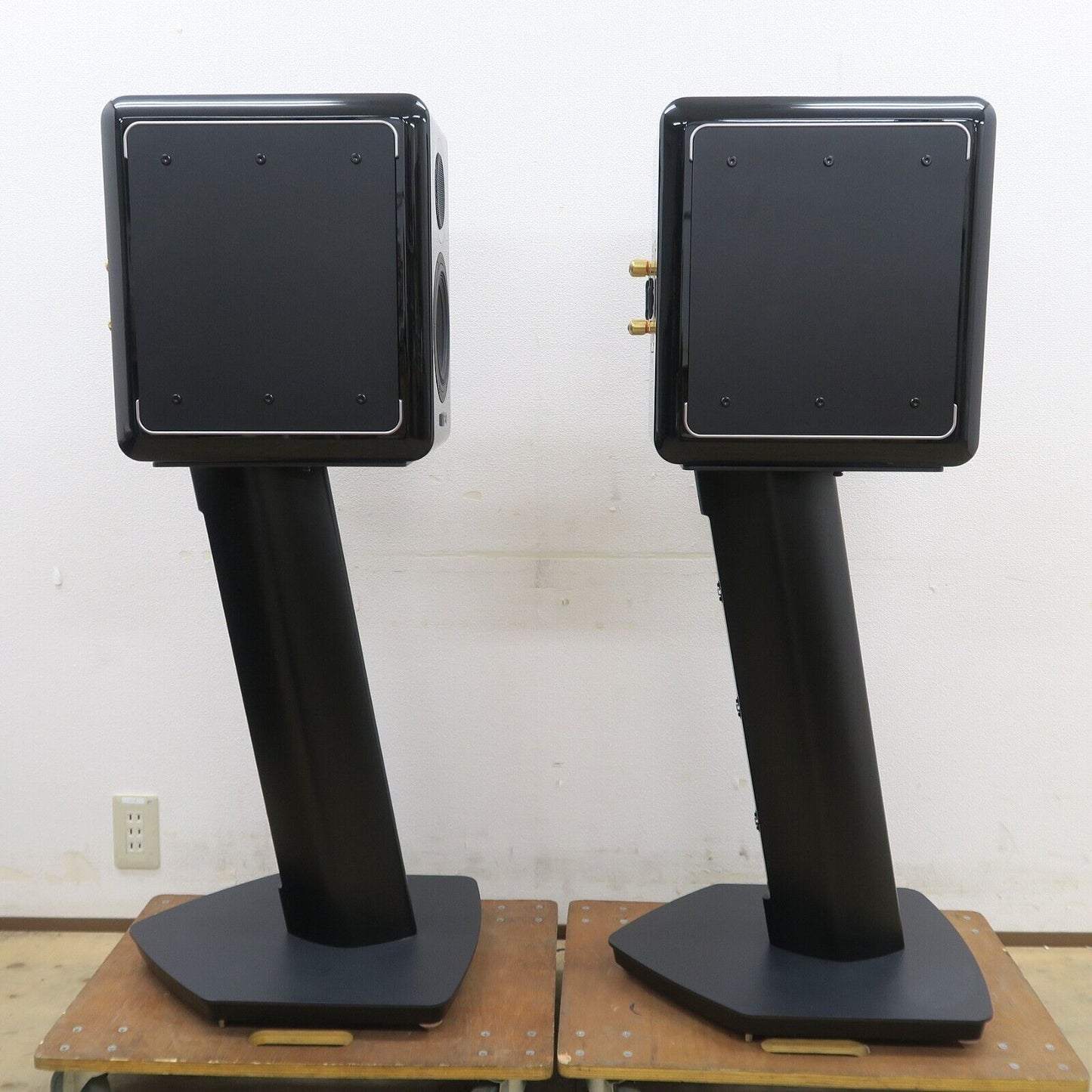 TAD TAD-ME1-K Black 3Way Bookshelf Speaker pair with genuine Stand ST3-K