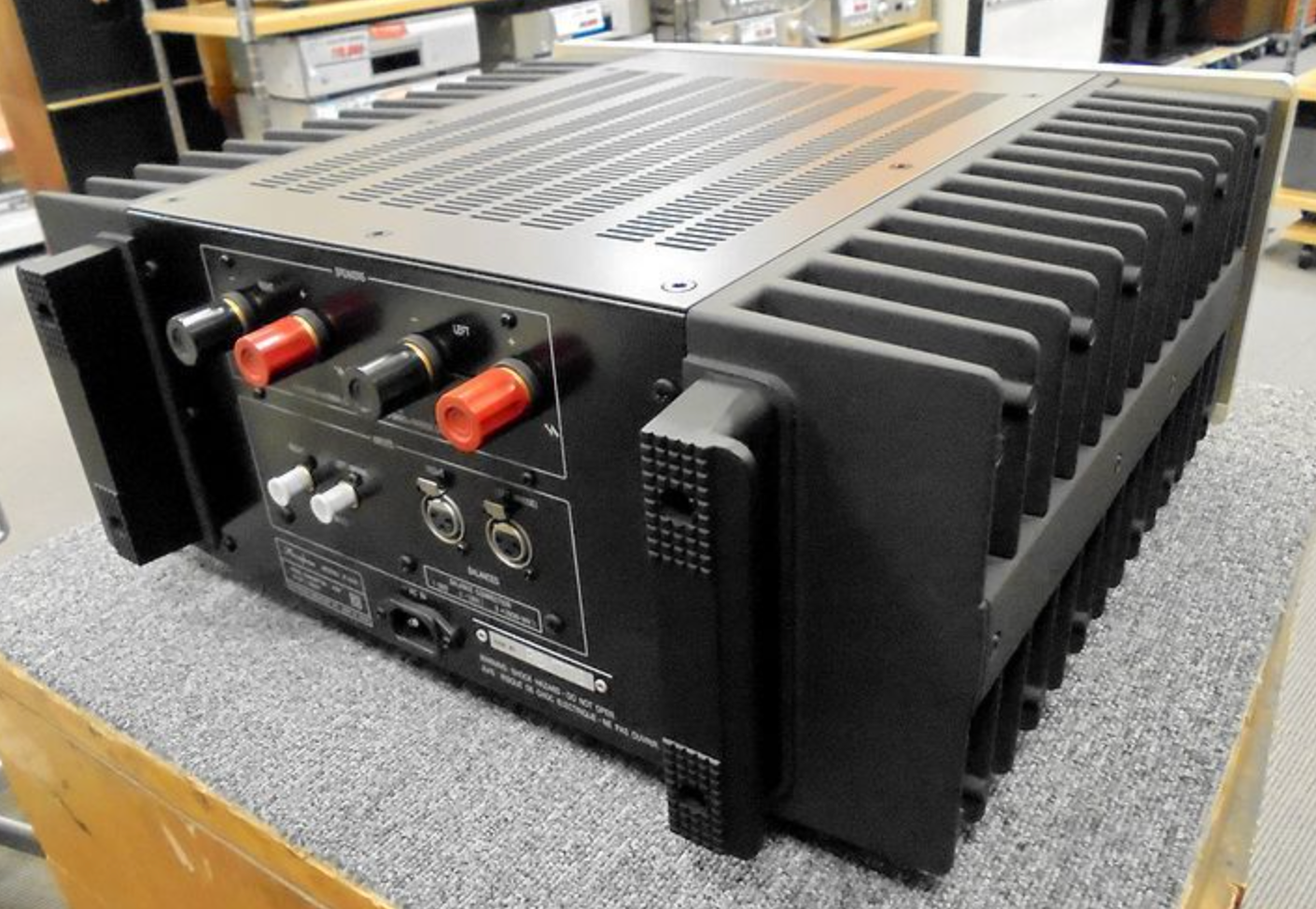 Accuphase P-450 Power Amplifier