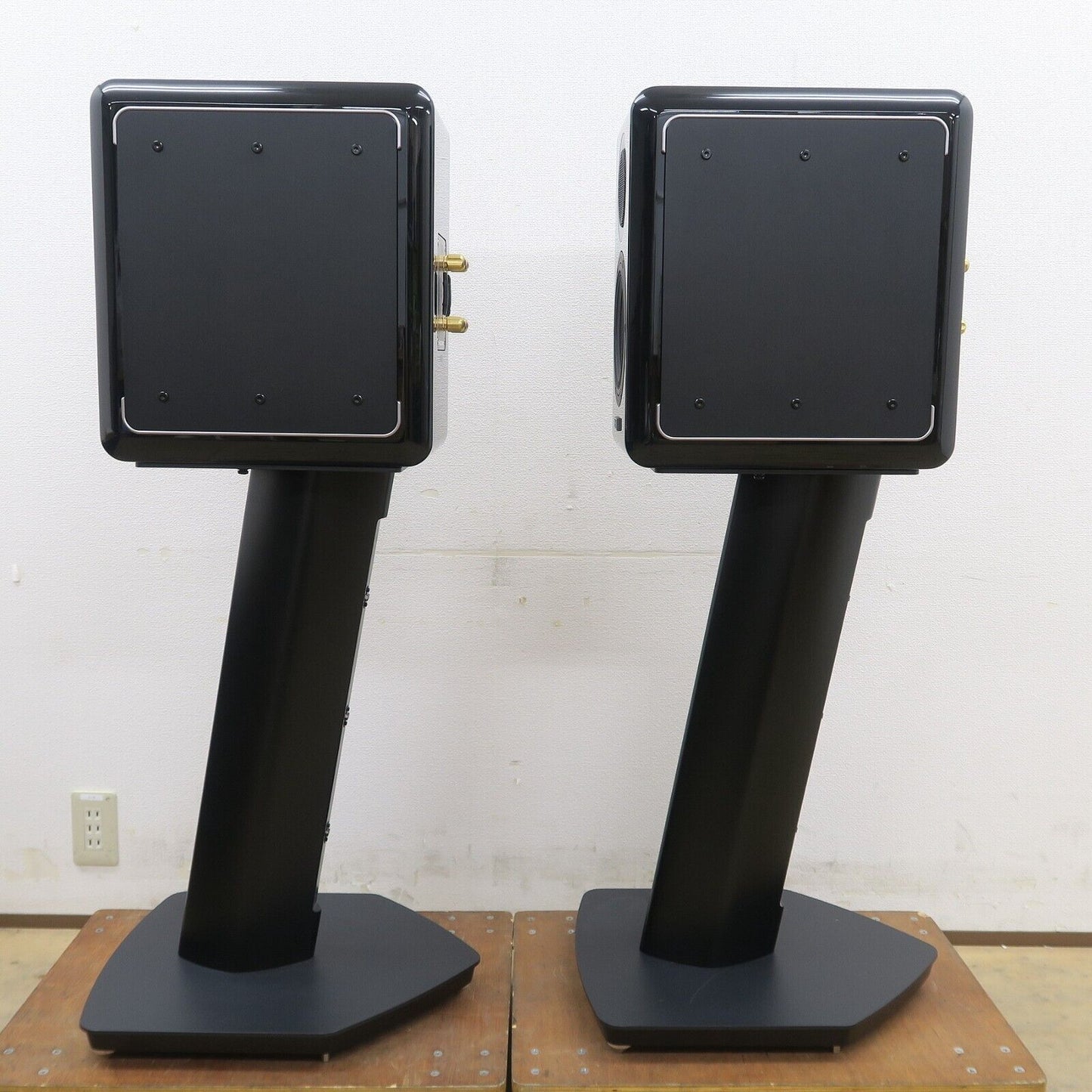 TAD TAD-ME1-K Black 3Way Bookshelf Speaker pair with genuine Stand ST3-K