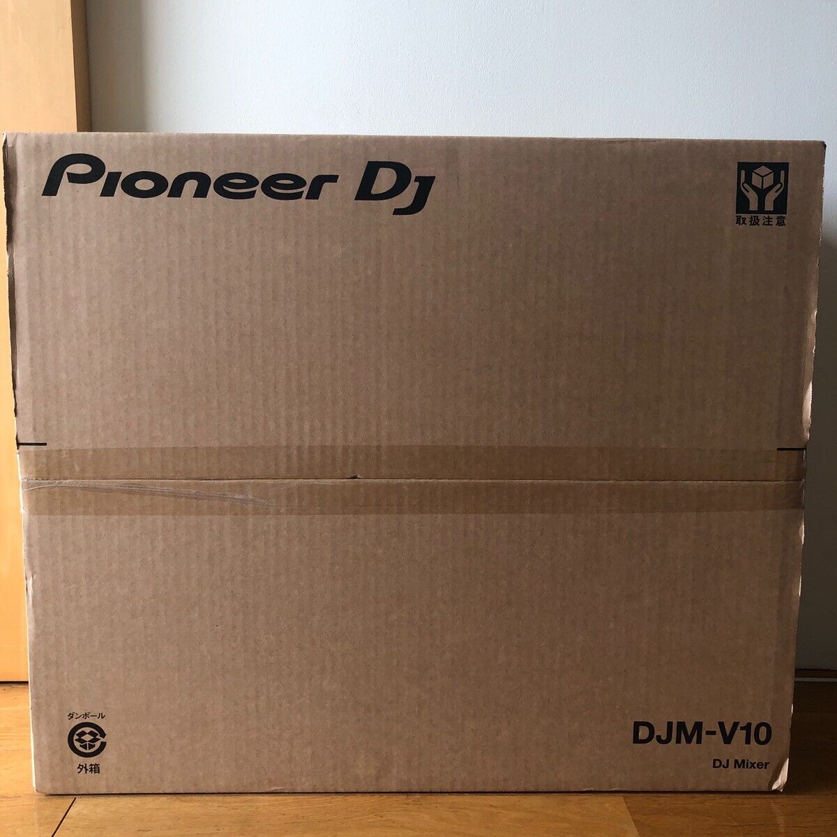 Pioneer DJM-V10 ATA Flight Case in Black with Glide Laptop Platform Pioneer DJM-V10 ATA Flight Case in Black with Glide Laptop Platform